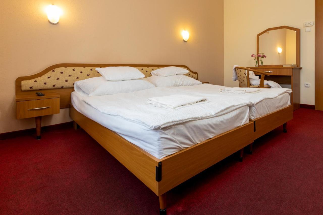 Hotel Imperial Gyogyszallo Es Gyogyfurdo Кишкёрёш Экстерьер фото