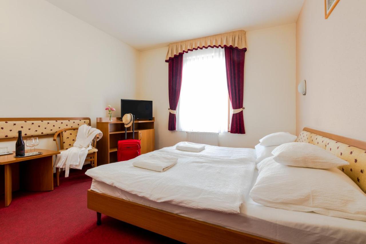 Hotel Imperial Gyogyszallo Es Gyogyfurdo Кишкёрёш Экстерьер фото