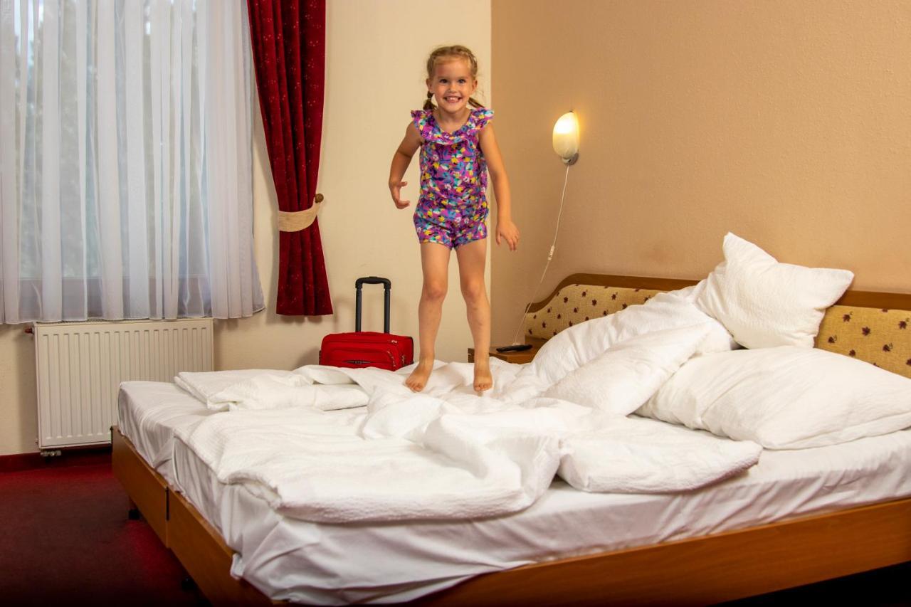 Hotel Imperial Gyogyszallo Es Gyogyfurdo Кишкёрёш Экстерьер фото